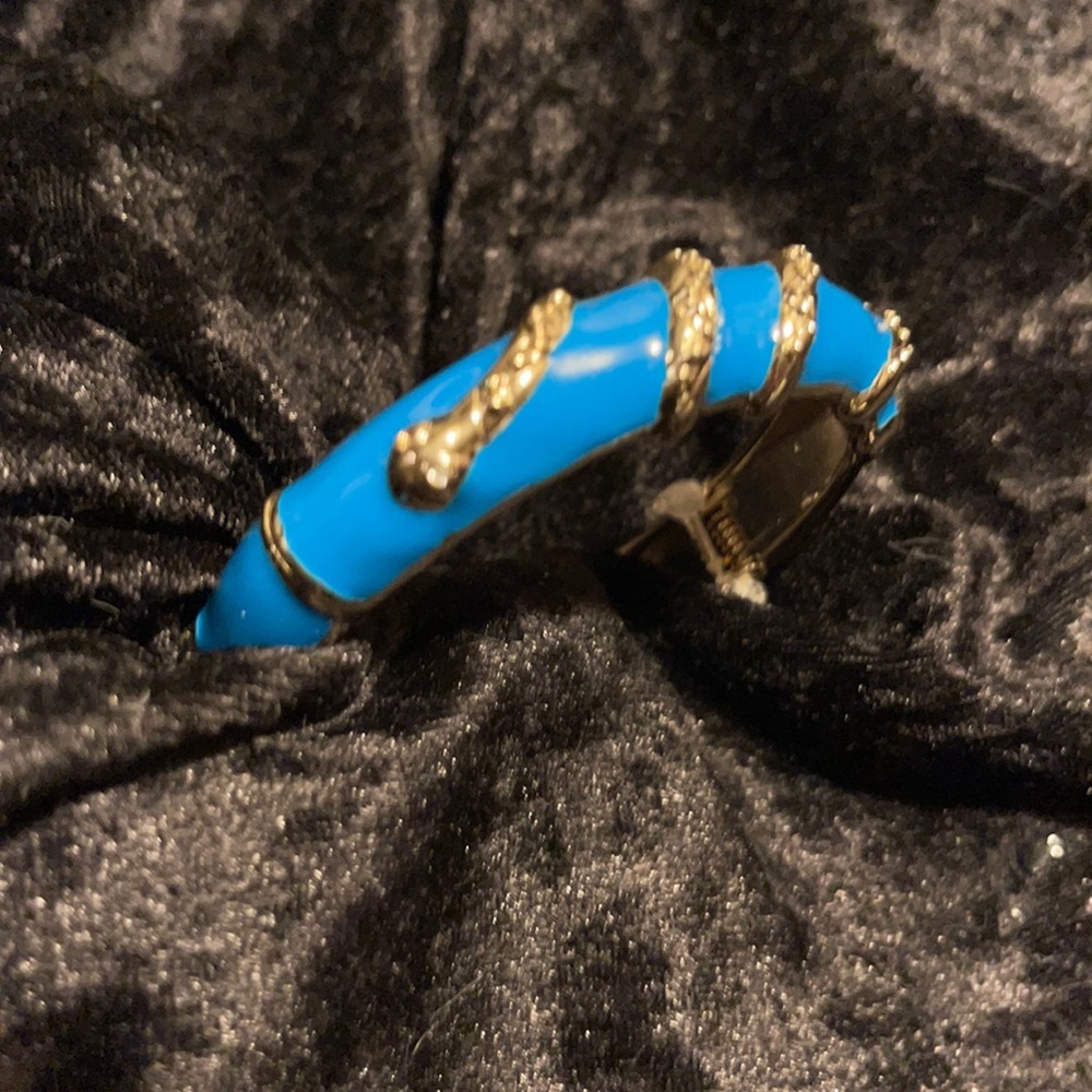 Bangle bracelet